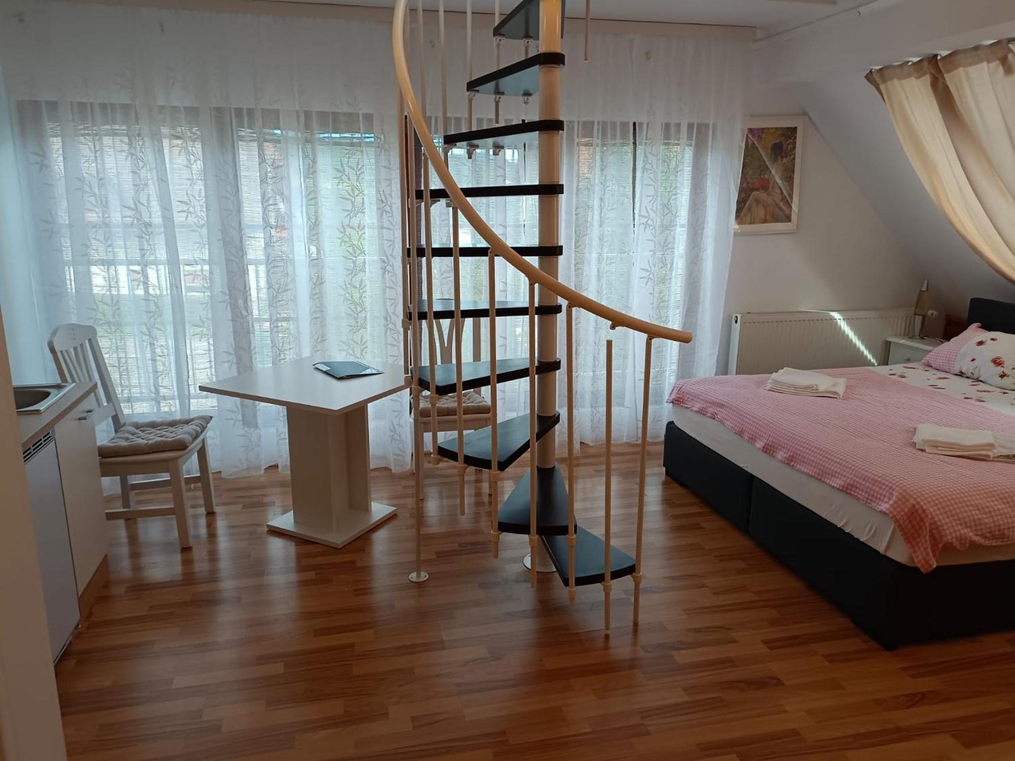Pension Donaublick Grein 2 In Stifterstrasse19. Lägenhet Exteriör bild